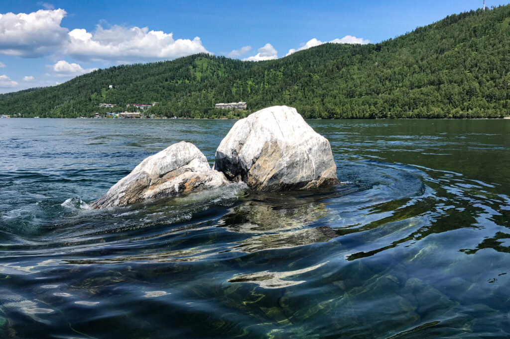 Шаман-камень на Байкале Шаман-камень в Ангаре