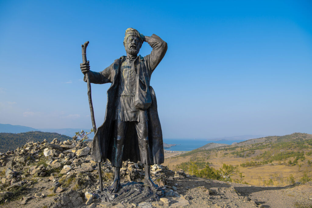 Скульптура бродяги в Сахюрте