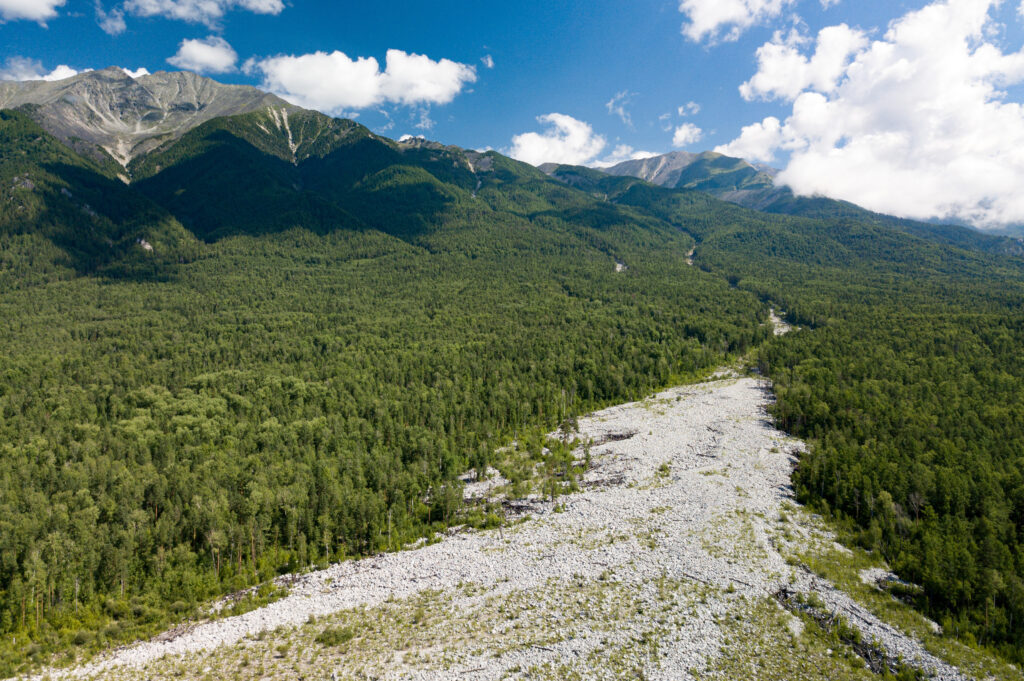 Каменная река